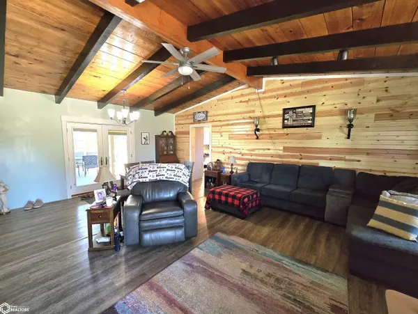 207 Willow DR, La Harpe, IL 61450