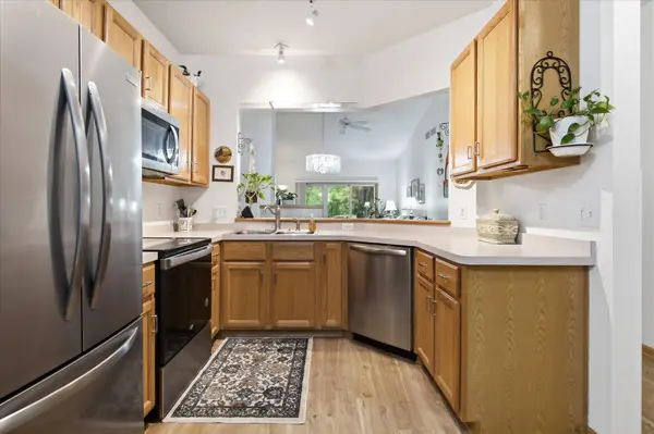 2707 River Hills DR S, Burnsville, MN 55337