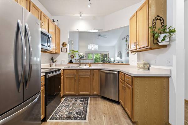 2707 River Hills DR S, Burnsville, MN 55337