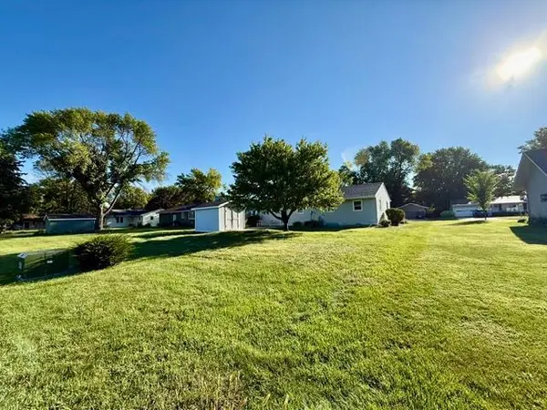 460 N Park AVE, Le Center, MN 56057