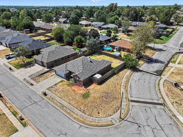 8213 Aaron DR, Oklahoma City, OK 73132