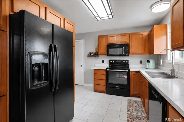 1092 S Iris ST, Lakewood, CO 80226