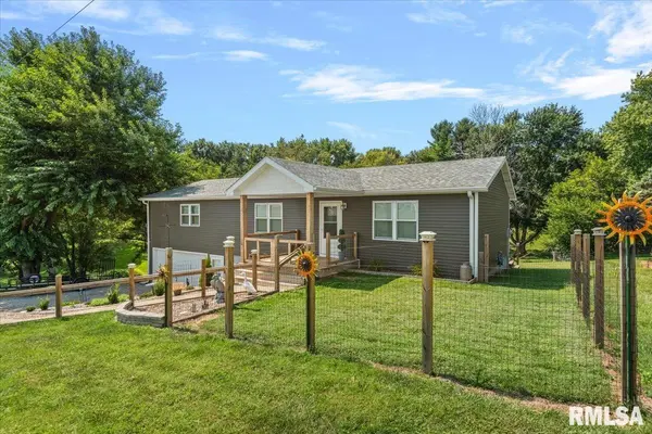 1607 Vineyard Hills RD, Petersburg, IL 62675