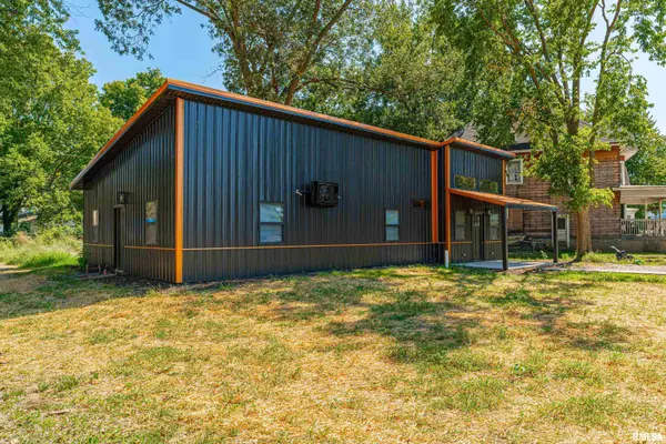 109 3RD ST, Easton, IL 62633