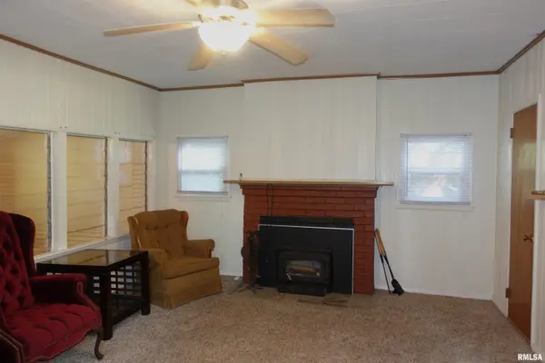 14 Woody DR, Galesburg, IL 61401