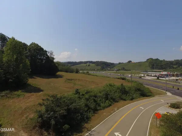 1111 Middle Ridge Road, Sevierville, TN 37862