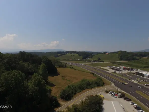 1111 Middle Ridge Road, Sevierville, TN 37862