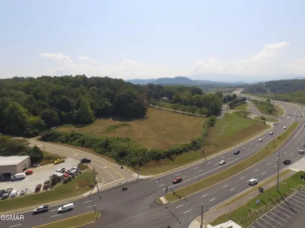 1111 Middle Ridge Road, Sevierville, TN 37862