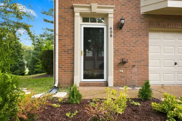 608 Huffine Manor Cir, Franklin, TN 37067