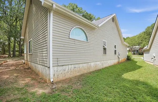 112 Ashton LN, Anderson, SC 29621