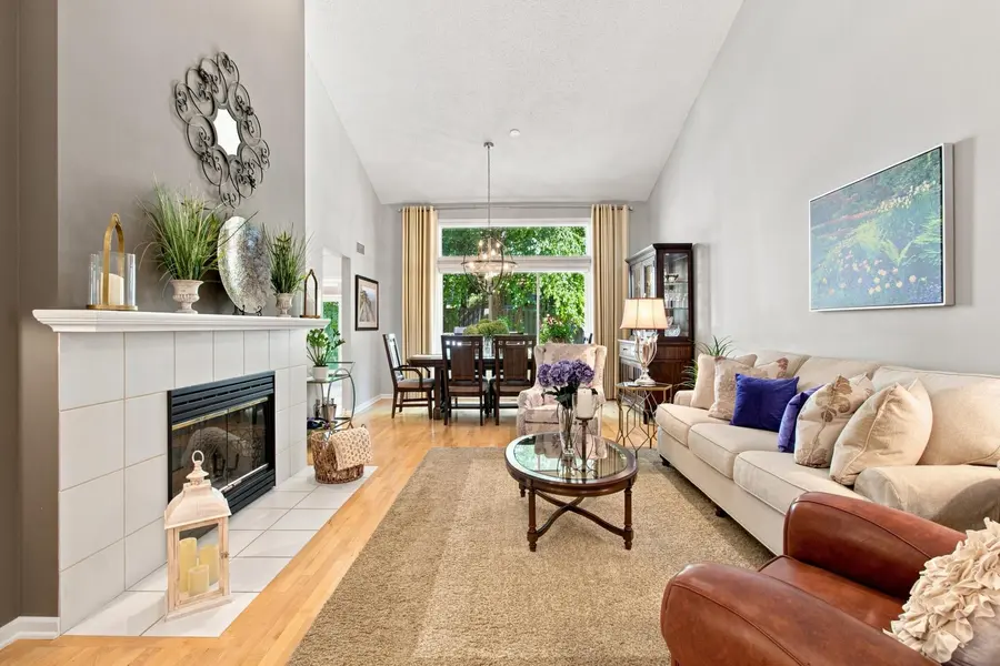 6287 Sequoia CIR, Eden Prairie, MN 55346