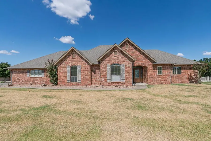 2520 E Bradley ST, Shawnee, OK 74804