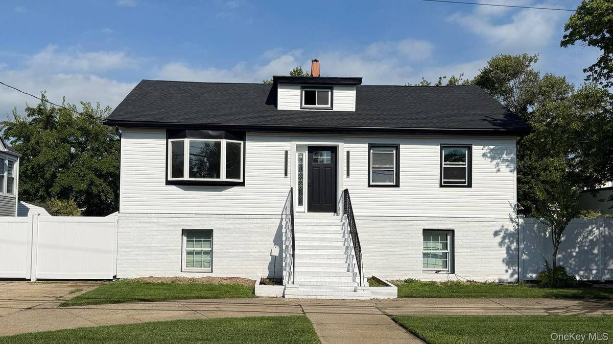 605 S Ocean AVE, Freeport, NY 11520