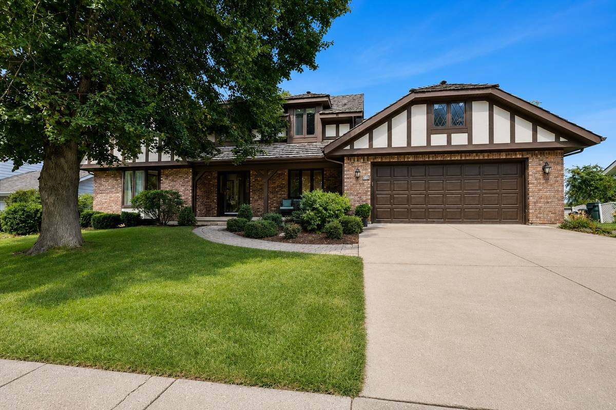 612 Paddock LN, Libertyville, IL 60048