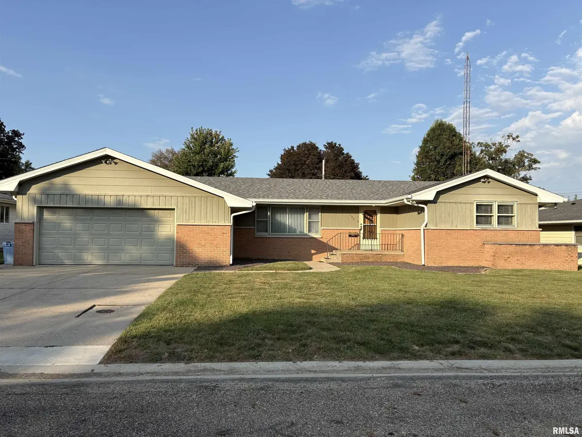 160 Half Moon ST, Lincoln, IL 62656