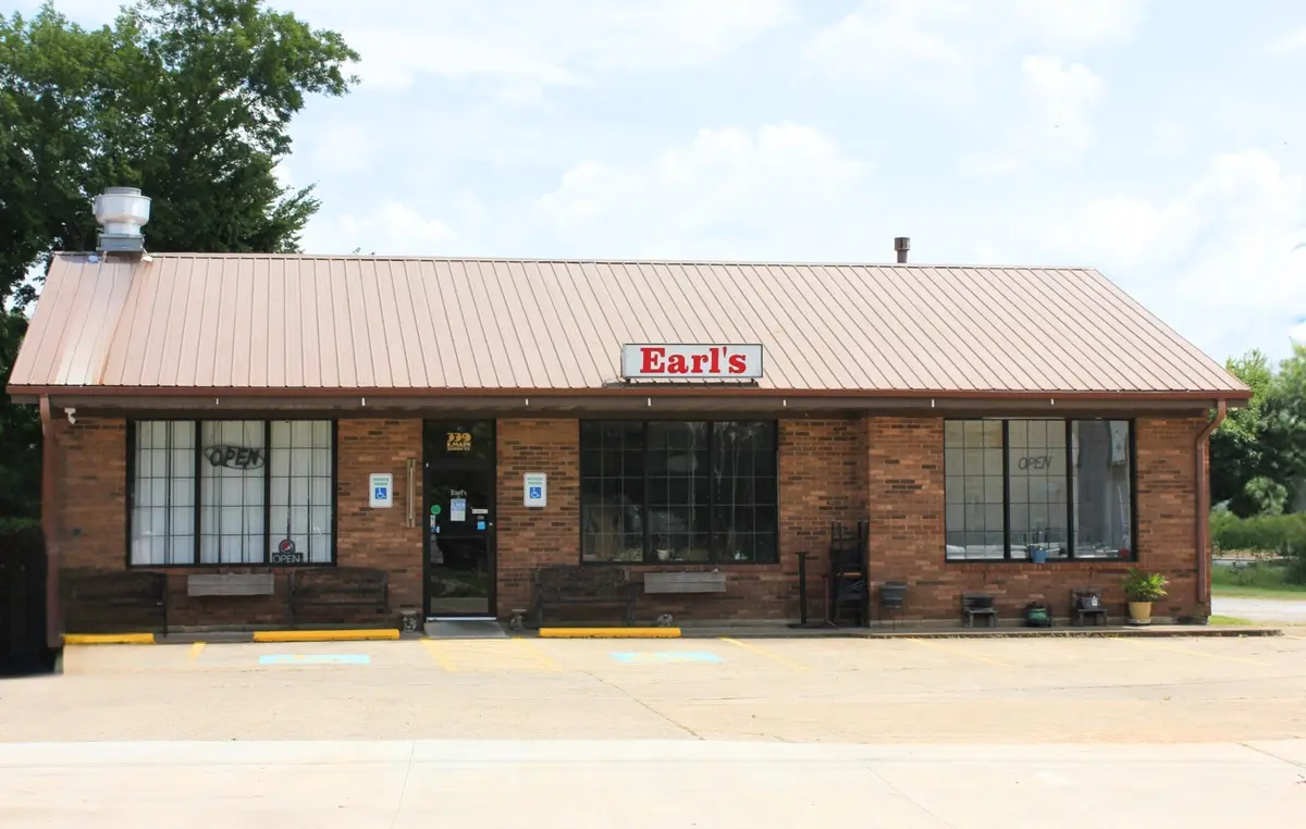 339 E Main St, Auburn, KY 42206