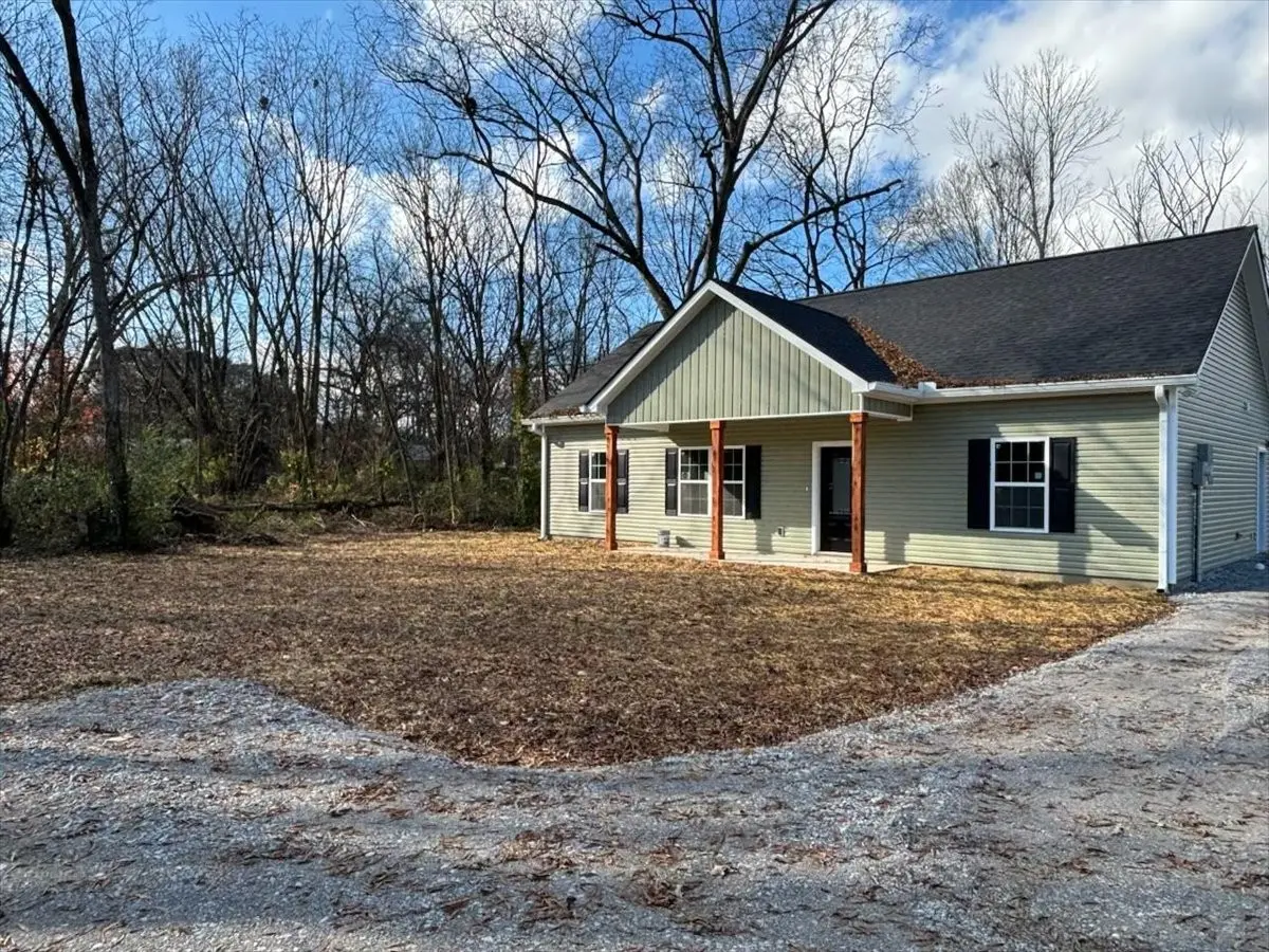 1101 E Lauderdale St, Tullahoma, TN 37388