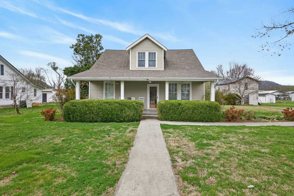 1385 Mitchell St, Celina, TN 38551