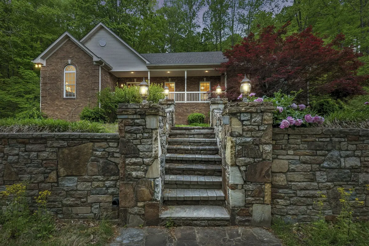 8238 Charlotte Pike, Nashville, TN 37221