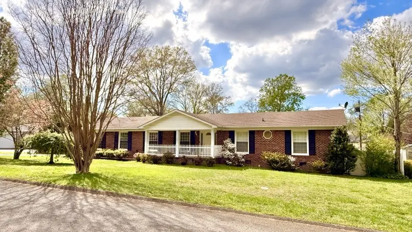 110 Lannom Cir, Tullahoma, TN 37388
