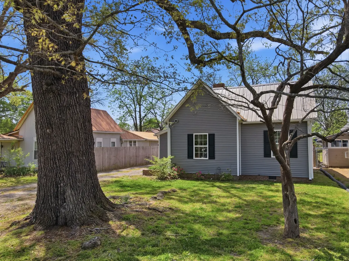 214 S Polk St, Tullahoma, TN 37388