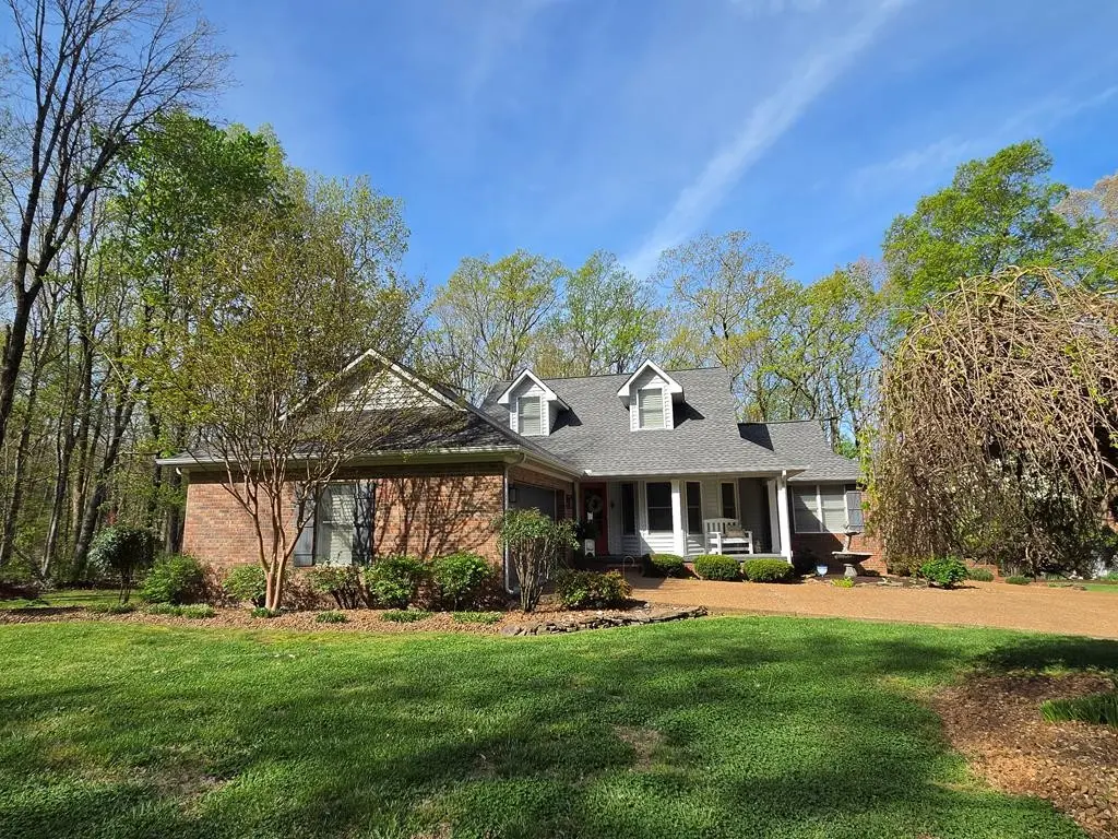1876 Ridgewood Dr, Sparta, TN 38583