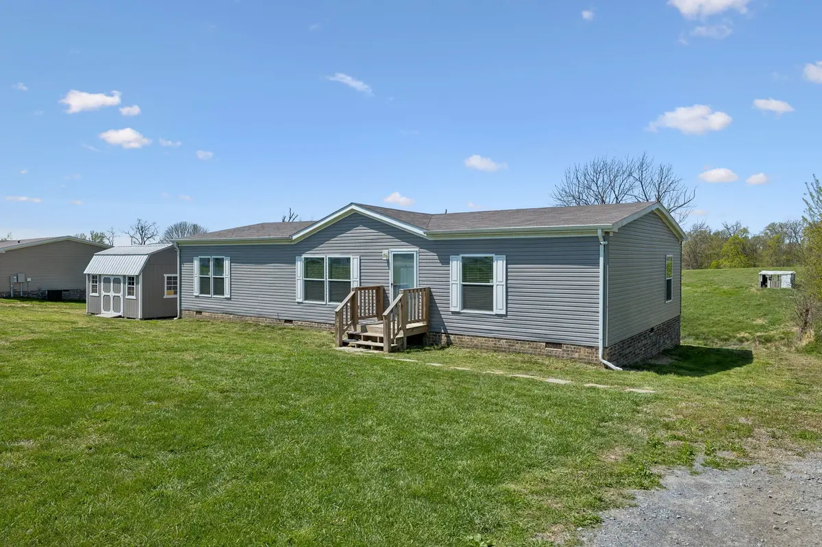 765 Shrum Cemetery Rd, Westmoreland, TN 37186