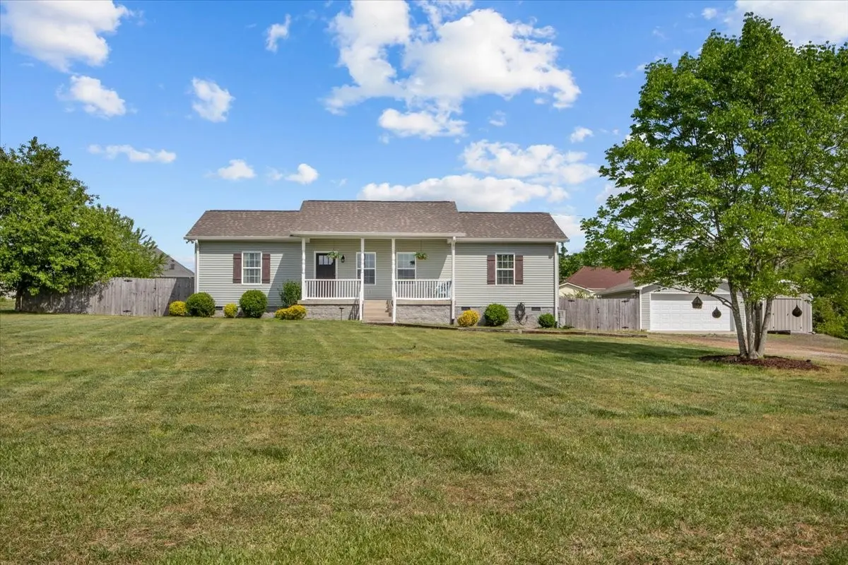 17041 Pond Cir, Bon Aqua, TN 37025
