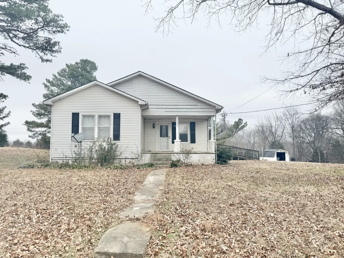 560 State Line Rd, Loretto, TN 38469