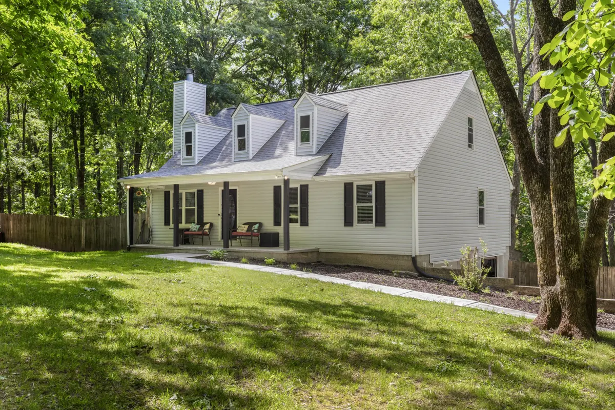 206 Brookwood Dr, Burns, TN 37029