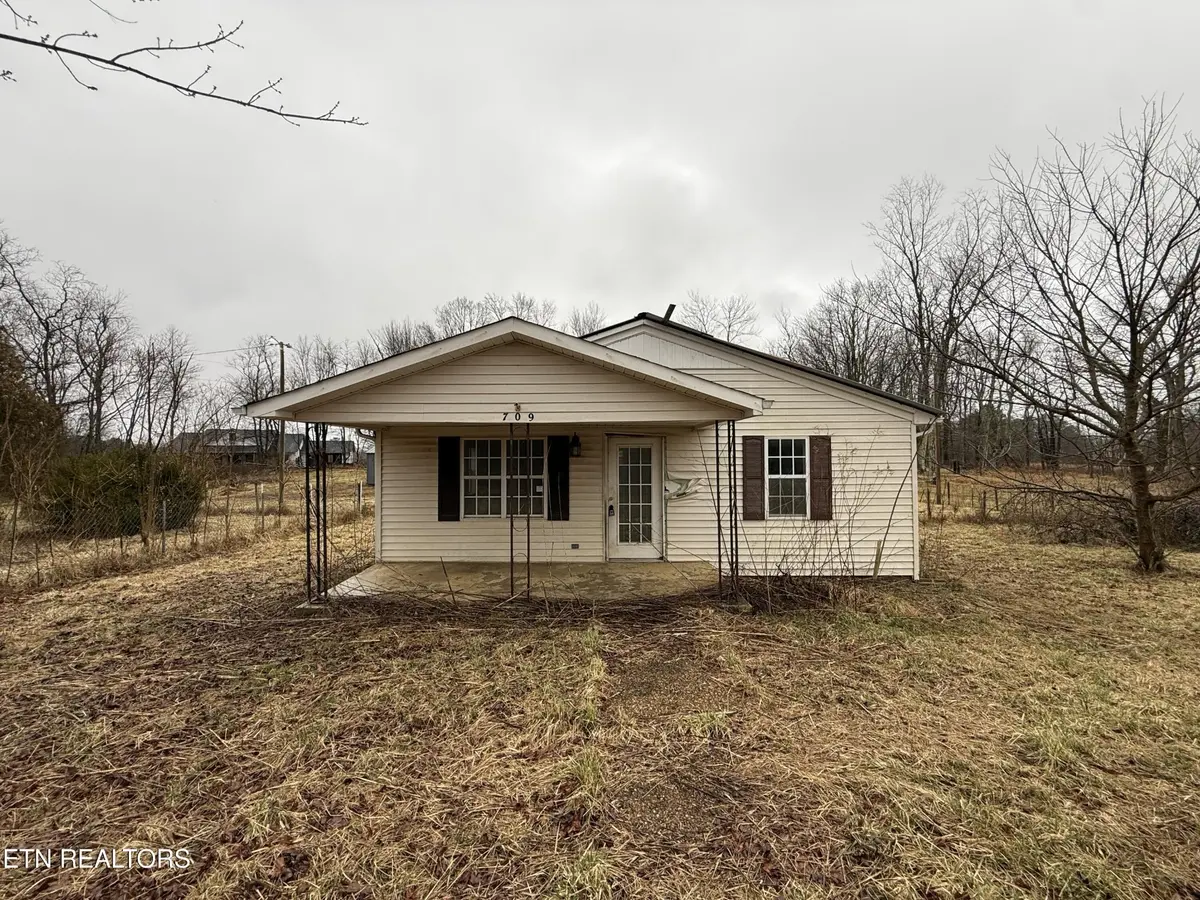 709 Hanging Limb Hwy, Crawford, TN 38554