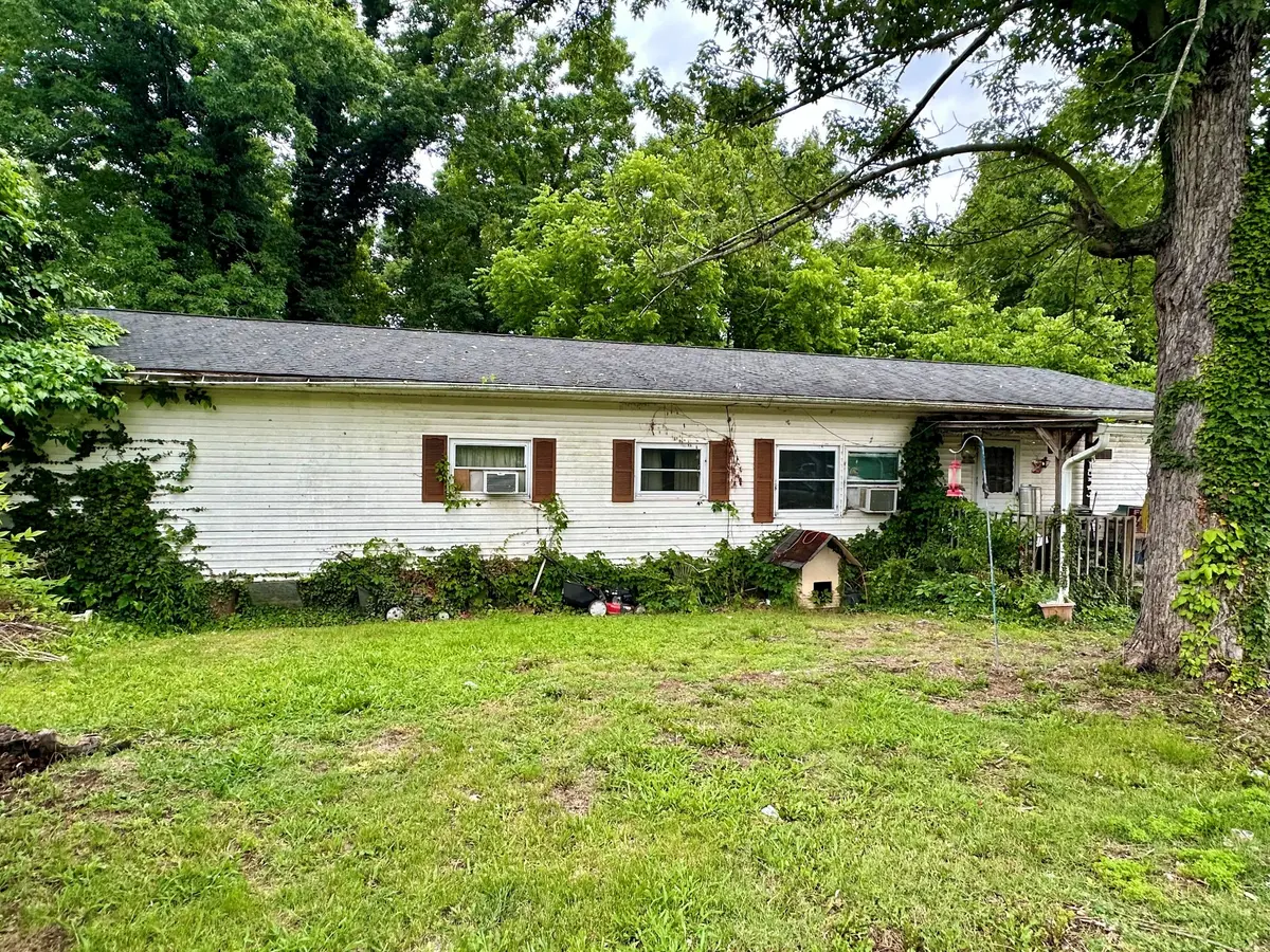 1523 Riverfront Cir, Dandridge, TN 37725