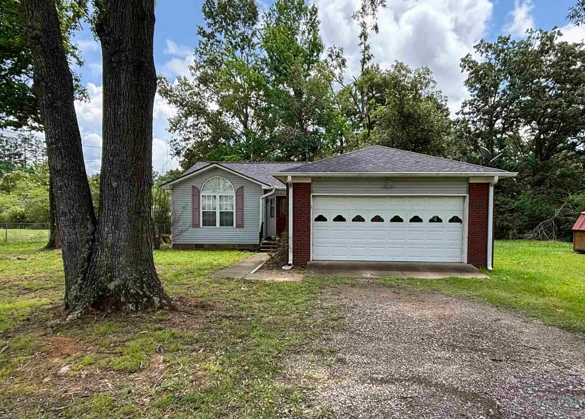 155 WILLOW ST, Savannah, TN 38372
