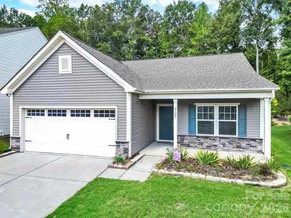5121 Saddleback DR, Mount Holly, NC 28120