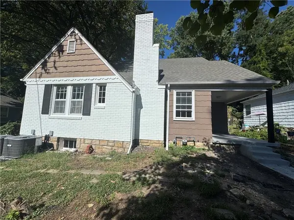 818 East ST, Parkville, MO 64152