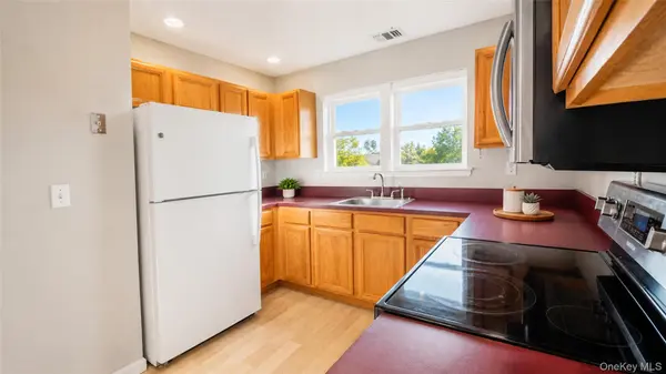 53 Village CIR #E053, Manorville, NY 11949