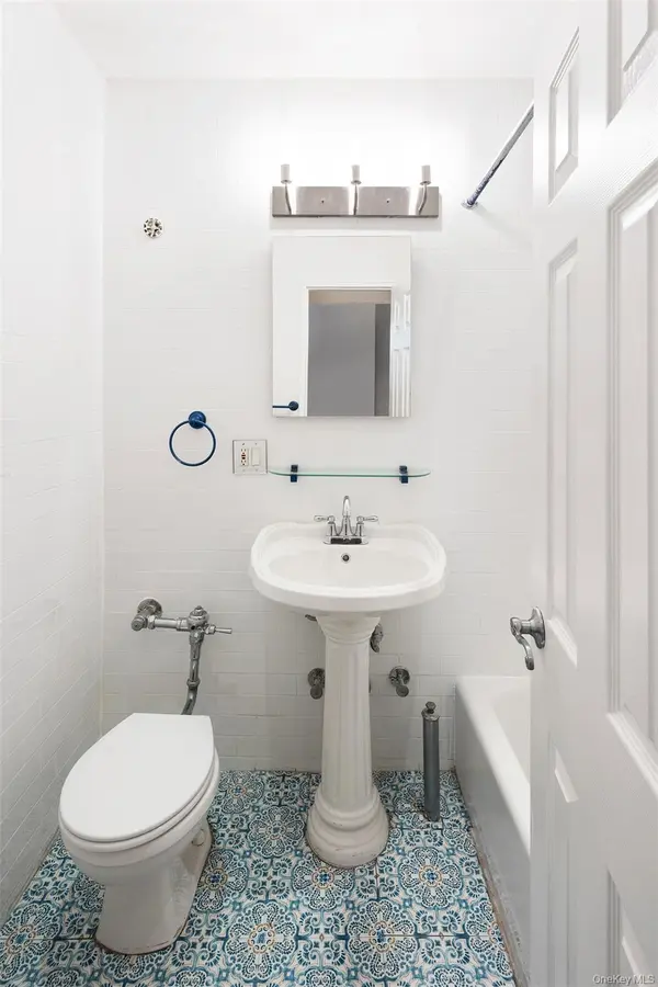 495 E 7th ST #1J, Brooklyn, NY 11218