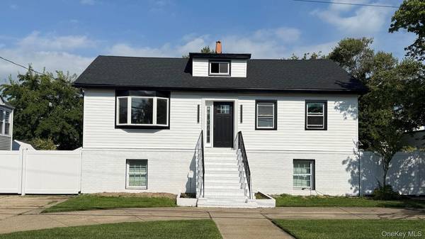605 S Ocean AVE, Freeport, NY 11520