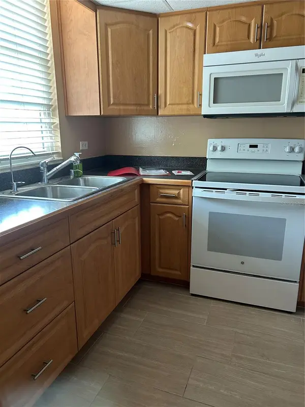 108 CLOCKTOWER DR #261, Brandon, FL 33510