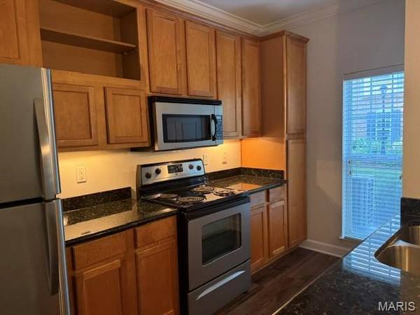 2632 McKnight Crossing CT, Rock Hill, MO 63124