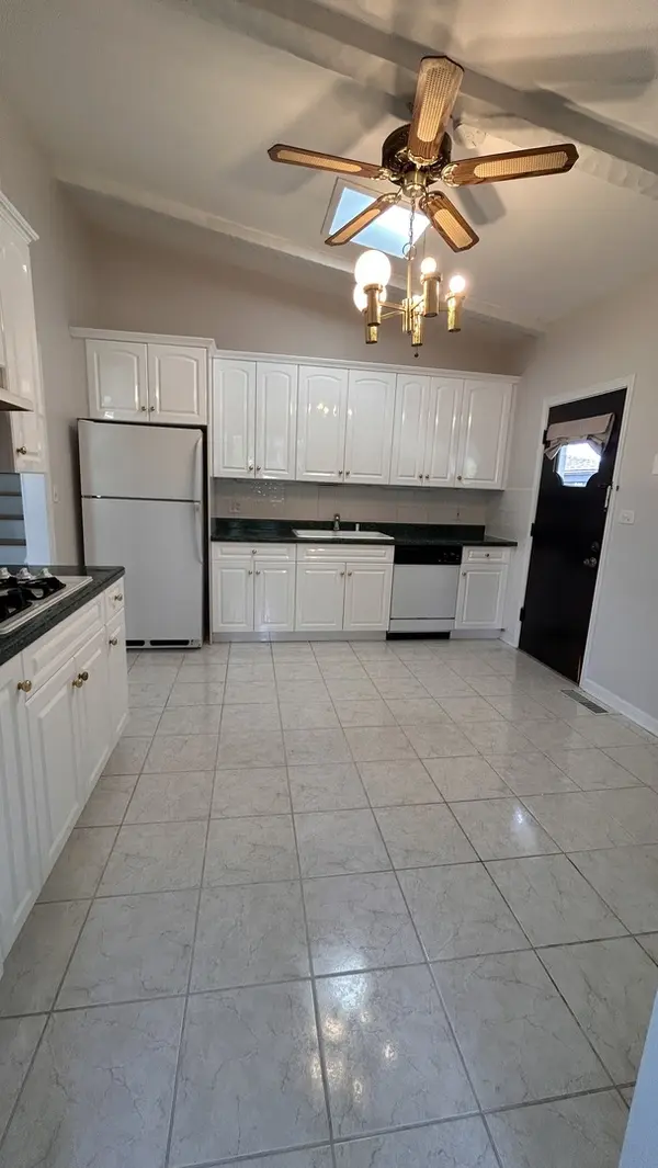 8501 W Normal AVE, Niles, IL 60714