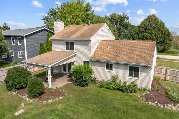 1102 Amberwood DR, Crystal Lake, IL 60014