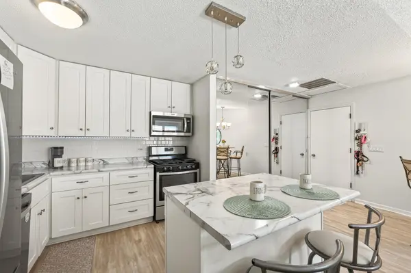 9601 Lonsdale CIR, Minnetonka, MN 55305