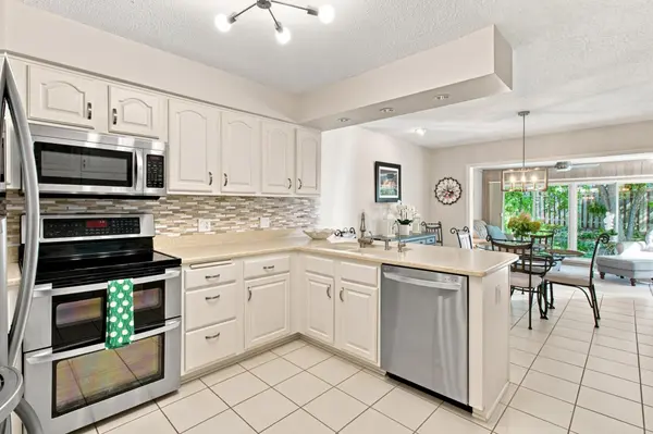 6287 Sequoia CIR, Eden Prairie, MN 55346