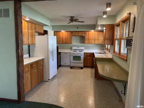 160 Half Moon ST, Lincoln, IL 62656
