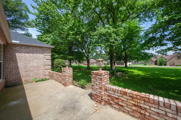 484 E Main St, Alamo, TN 38001