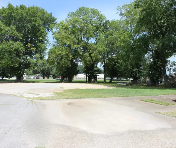 339 E Main St, Auburn, KY 42206