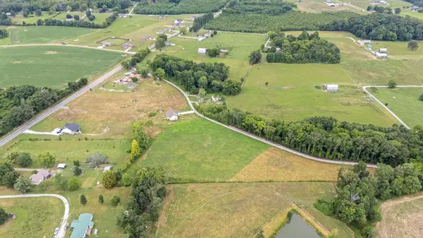 56 Lightfoot Ln, Estill Springs, TN 37330