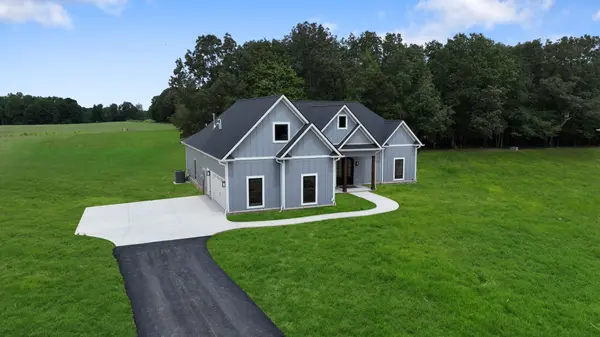 887 Ovoca Lake Rd, Tullahoma, TN 37388