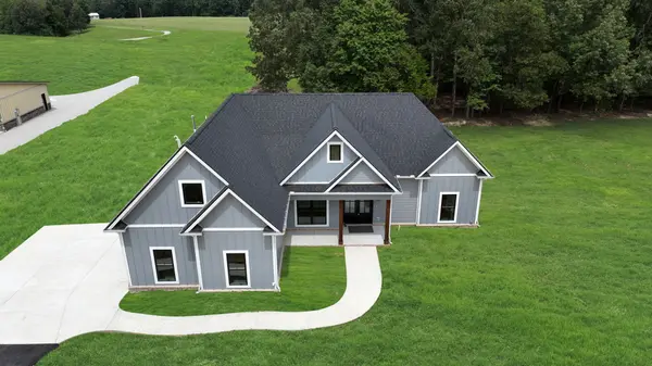 887 Ovoca Lake Rd, Tullahoma, TN 37388